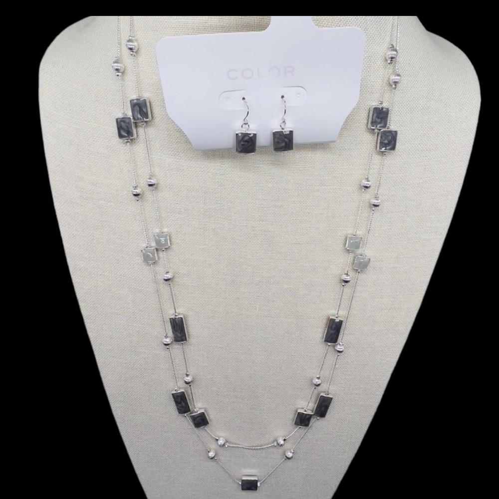 NWT Multi-Strand Silver tone & Gray Dainty Cubes Necklace with Matching Earrings - Picture 2 of 11